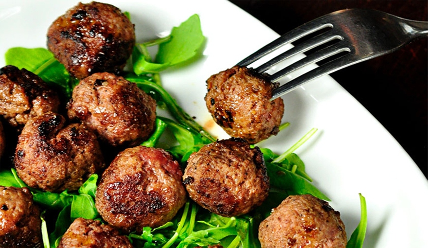 Finger Food di Pasta e Polpettine con la Salsa Barbecue