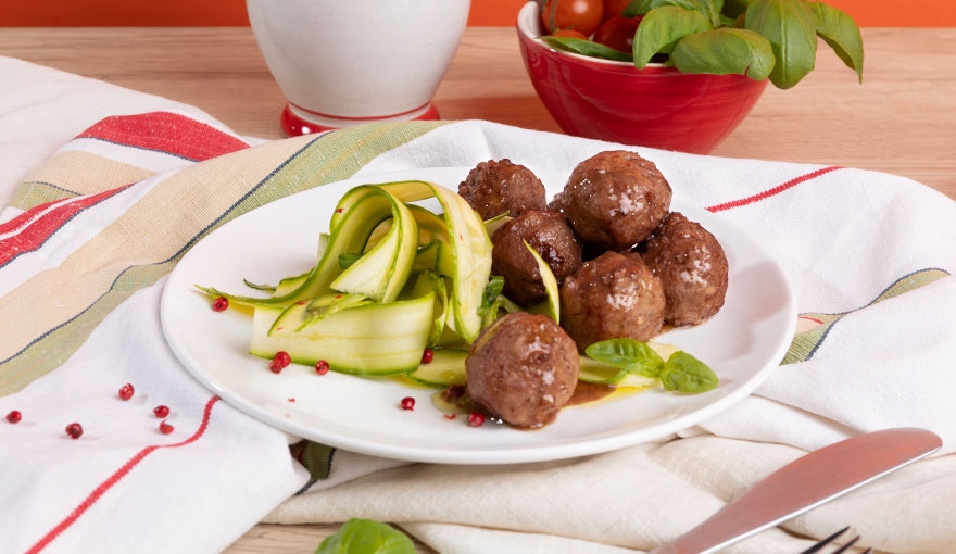 Polpette brasate al marsala con zucchine marinate