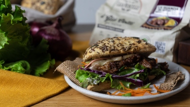 Panino con sfilacci di vitello al Barolo