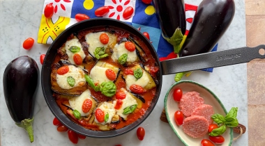 Fagottini di melanzane alla parmigiana con mini burger di vitello
